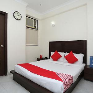 Oyo 15822 Ryan Residency